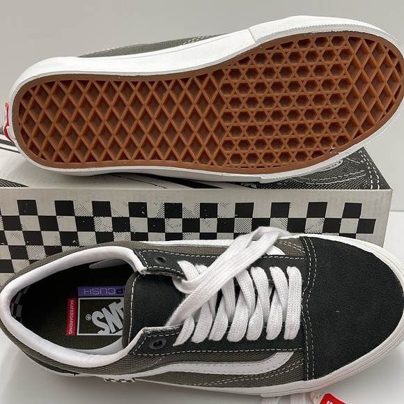 Vans WMNS Skate Old Skool 
Twill Grape Leaf
VN0A5FCB50K
SNEAKERS - Picture 3 of 16